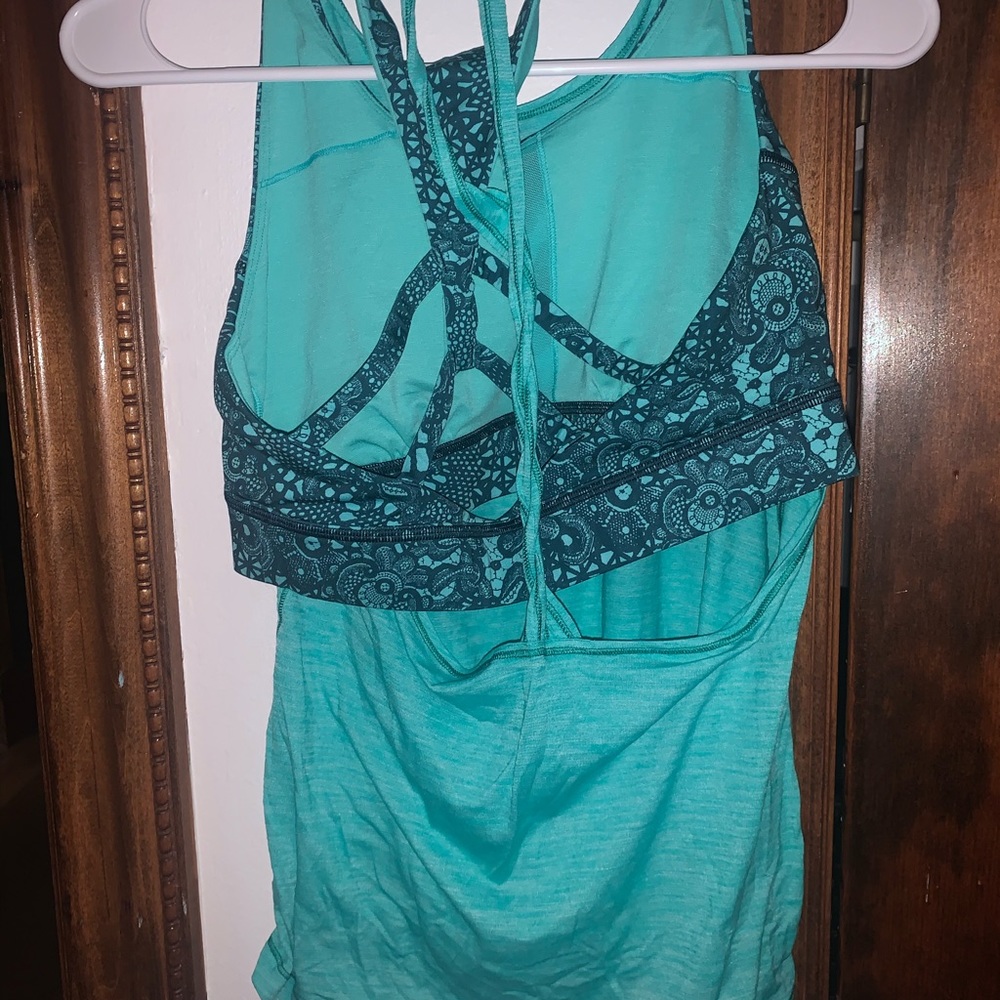 Lululemon workout tank with sports bra included